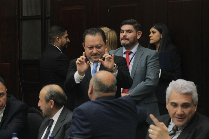El rector de la Usac, Walter Mazariegos, en el Congreso de la República en enero pasado en la postuladora del Tribunal Supremo Electoral. Foto La Hora: Daniel Ramírez. 