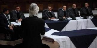 La Cámara de Amparos y Antejuicios decidirá si José Rubén Zamora continúa en prisión preventiva o le otorga el derecho de medida sustitutiva. Foto La Hora: Daniel Ramírez