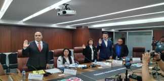 El viceministro de Ambiente, Rodrigo Rodas, y personal de la municipalidad de Mixco, acuden a citación en el Congreso por el proyecto del aerometro. Foto: La Hora