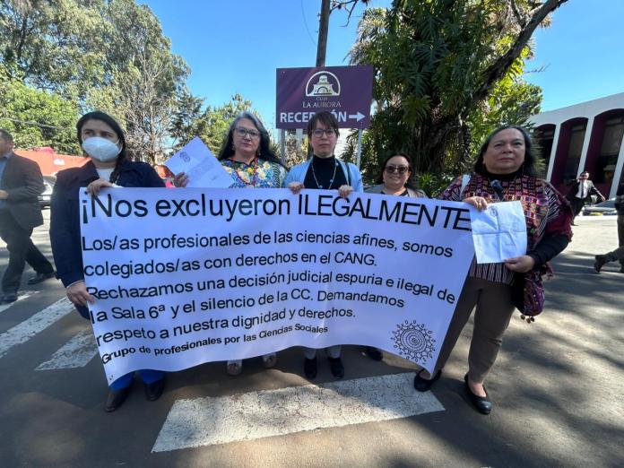 Agremiados de ciencias afines denuncian exclusión ilegal en elección del CANG. Foto La Hora: Diego España.
