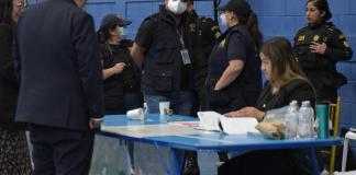 Personal del Ministerio Público se presenta en los centros de votación del CANG donde se eligen a magistrados para la CC. Foto: La Hora / José Orozco