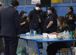 Personal del Ministerio Público se presenta en los centros de votación del CANG donde se eligen a magistrados para la CC. Foto: La Hora / José Orozco
