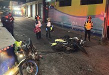 Tres hombres que viajaban en motocicleta murieron tras ser atacados a balazos en San José Pinula, otros dos resultaron heridos. Foto: La Hora/Bomberos Voluntarios.
