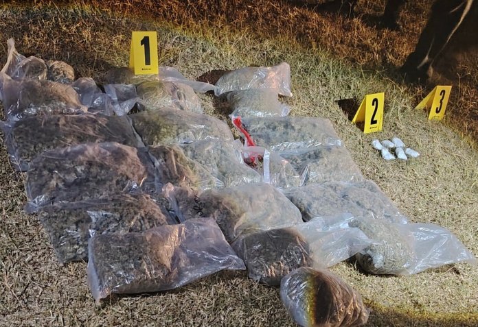 Autoridades de seguridad reportaron este lunes 23 de febrero el hallazgo de 29 bolsas con ilícitos.