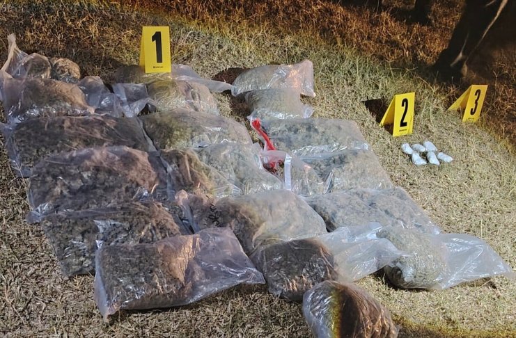 Autoridades de seguridad reportaron este lunes 23 de febrero el hallazgo de 29 bolsas con ilícitos.