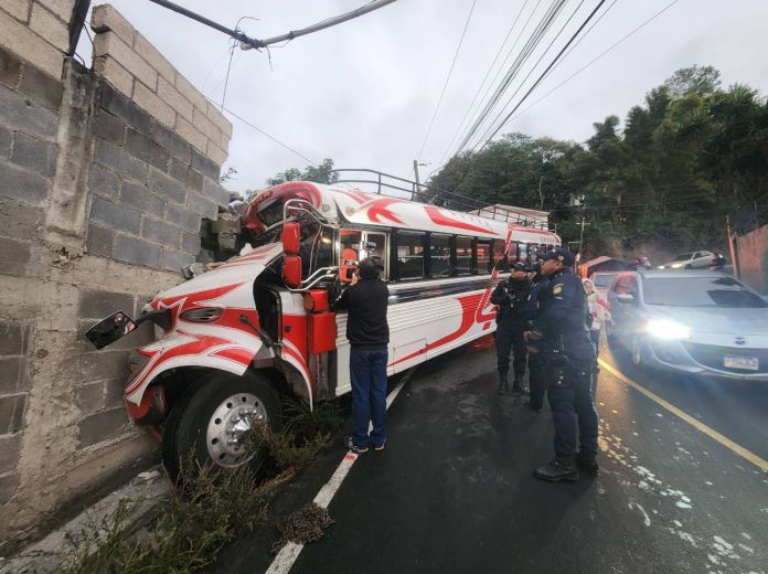 El exceso de velocidad y la pelea por pasajes son algunas de las causas que originan accidentes viales en el transporte extraurbano. Foto La Hora: Noticia Vg Noticia Vg
