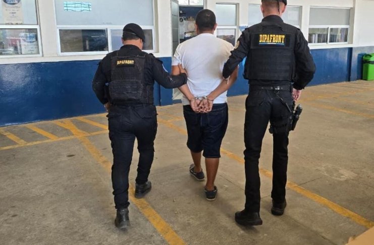 Nicaragüense es sorprendido con más de 5 mil paquetes de cigarrillos sin declarar.