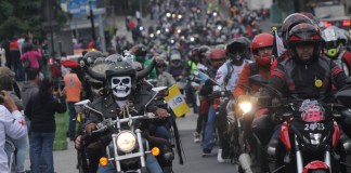 En esta edición de la tradicional Caravana del Zorro, se prevé la participación de cerca de 80 mil motoristas, quienes recorrerán el país con destino a la Basílica de Esquipulas. Foto: La Hora