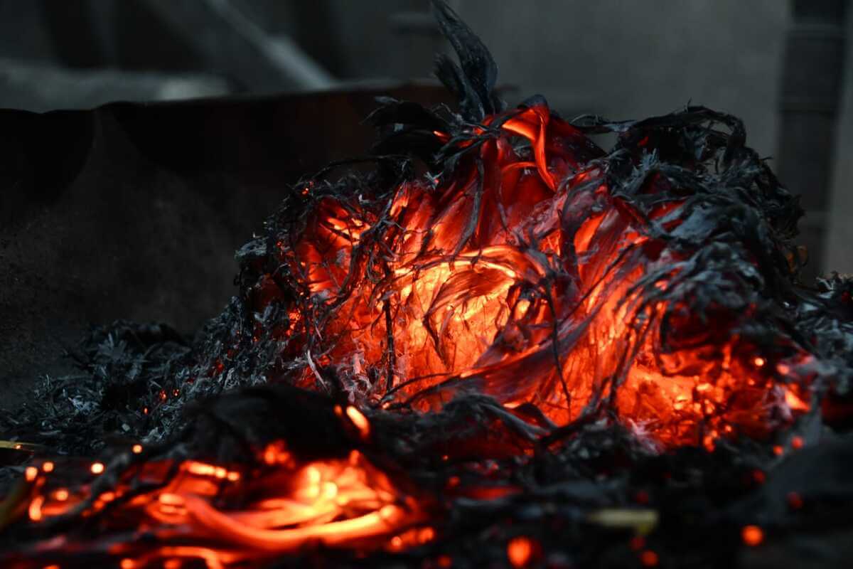 La ceniza a imponer en la misa, se extrae de la quema de los ramos del Domingo de Ramos del año anterior. Foto La Hora: Sergio Osegueda