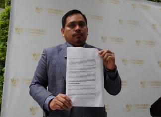 El diputado José Chic presenta querella contra la fiscal Consuelo Porras por adopciones ilegales. Foto: La Hora / Daniel Ramírez