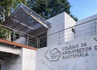Integrantes de la planilla de oposición que busca competir por la integración del Cuerpo Electoral Universitario argumenta anomalías en su exclusión del proceso. Foto: La Hora/Facebook del Colegio de Arquitectos de Guatemala.