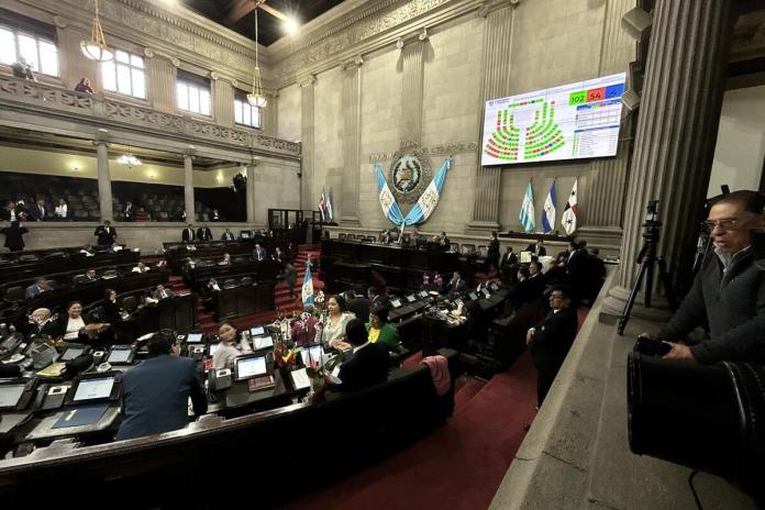 Los diputados, entre ellos, el oficialismo lograron consensos para la distribución de las comisiones para 2026. Foto: La Hora / José Orozco