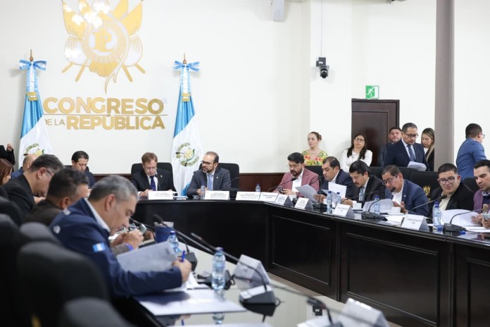 comisionmixtamagistradoscc La junta directiva del Congreso conformó ternas para revisar los expedientes a magistrados de la Corte de Constitucionalidad. Foto: Organismo Legislativo