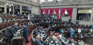 Los diputados aprueban en primer debate la unificación de las iniciativas de ley del sistema portuario. Foto: La Hora