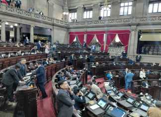 Los diputados aprueban en primer debate la unificación de las iniciativas de ley del sistema portuario. Foto: La Hora