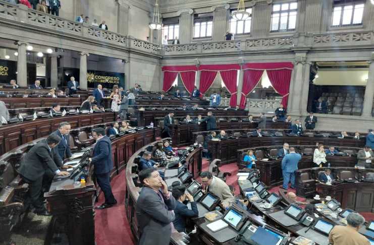 Los diputados aprueban en primer debate la unificación de las iniciativas de ley del sistema portuario. Foto: La Hora