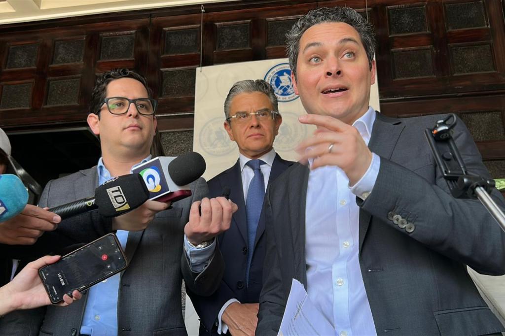 Edgar Ortíz, Gregorio Saavedra y Juan Pérez cuestionaron a la Postuladora del TSE. Foto La Hora: José Orozco