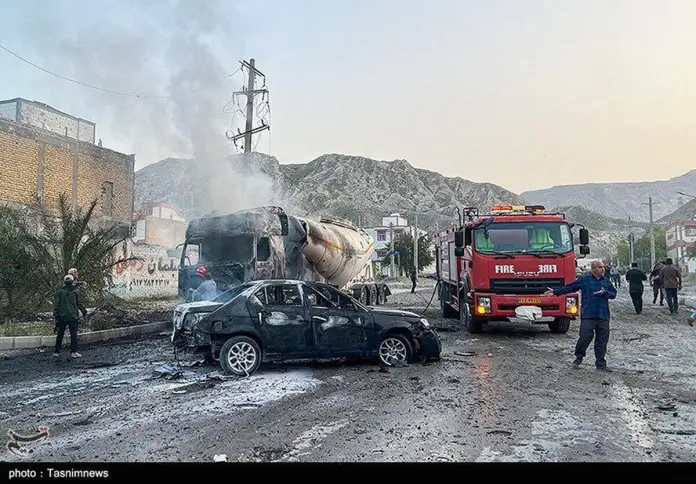 Quince muertos en un ataque de Israel y EE.UU. contra un pabellón deportivo en Irán LAMERD (IRÁN), 28/02/2026.- Uno de los ataques de Israel y Estados Unidos a Irán alcanzó un pabellón deportivo en la ciudad de Lamerd, en el sur del país, con un balance de al menos 15 muertos, informaron las autoridades locales. El ataque alcanzó varias zonas residenciales de la ciudad de Lamerd, en la provincia de Fars, donde había un pabellón deportivo, dos zonas residenciales y el patio de una escuela. EFE/Agencia Tasnim SOLO USO EDITORIAL/SOLO DISPONIBLE PARA ILUSTRAR LA NOTICIA QUE ACOMPAÑA (CRÉDITO OBLIGATORIO). PROHIBIDO SU USO POR MEDIOS ISRAELÍES