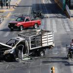 Integrantes del crimen organizado bloquean vías del oeste de México con carros incendiados