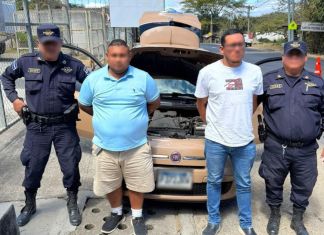 Según la policía salvadoreña, las dos personas detenidas con la droga son guatemaltecas. Foto La Hora: PNC El Salvador