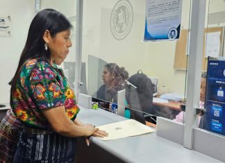 La diputada Sonia Gutiérrez, de la Bancada Winaq, presentó un amparo en la CC para solicitar que el proceso de elección a rector de la USAC sea transparente. Foto La Hora: Joel Maldonado