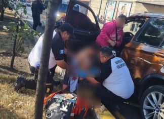 El hecho armado en la 9a. avenida de la Calzada Roosevelt ha complicado la circulación vehicular en varias zonas de la capital. Foto La Hora: Policía MT