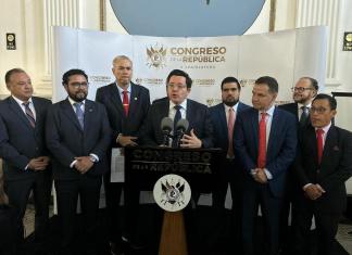 La comisión de Energía y Minas explica la iniciativa de ley de infraestructura urgente para el transporte de energía. Foto: La Hora / José Orozco