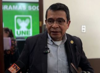 El interventor de Fegua, Miguel Ángel Díaz, responde por trabajos para el funcionamiento de la vía ferroviaria. Foto: La Hora / José Orozco