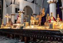 Como cada Segundo Domingo de Cuarema. la consagrada imagen de Jesús de la Justicia recorre las calles y avenidas de la ciudad. Foto La Hora: Hermandad Cruzados de Cristo/Templo de El Calvario