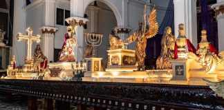 Como cada Segundo Domingo de Cuarema. la consagrada imagen de Jesús de la Justicia recorre las calles y avenidas de la ciudad. Foto La Hora: Hermandad Cruzados de Cristo/Templo de El Calvario