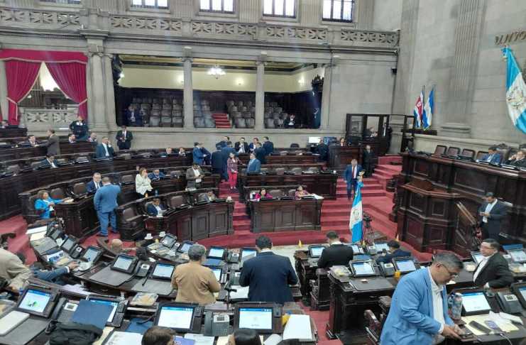 Los diputados elegirán a los magistrados al TSE y a la CC. Algunos candidatos son cuestionados, tanto local e internacionalmente. Foto: La Hora / José Orozco