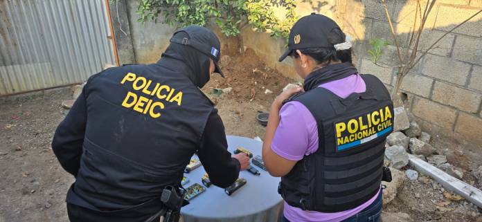 Operación Centinela: autoridades allanan inmueble vinculado al barrio 18. Foto La Hora: PNC.