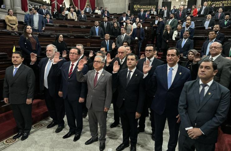 La comisión de postulación para fiscal general es juramentada por los diputados. Foto: La Hora / José Orozco
