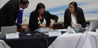 La Comisión de Postulación comenzó con la revisión de expedientes para constatar que los aspirantes cumplieron con los documentos requeridos. Foto La Hora: Daniel Ramírez