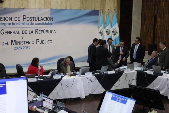 Después de seis horas de discusión, la comisión de postulación aprobó la tabla de gradación con la que calificarán aspirantes a dirigir el MP. Foto La Hora: Daniel Ramírez