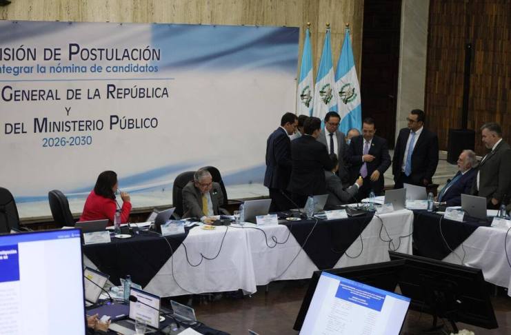 Después de seis horas de discusión, la comisión de postulación aprobó la tabla de gradación con la que calificarán aspirantes a dirigir el MP. Foto La Hora: Daniel Ramírez