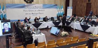 Con el voto de 14 comisionados, el expediente de María Consuelo Porras avanza a la siguiente fase del proceso donde busca su reelección al cargo. Foto La Hora: Daniel Ramírez