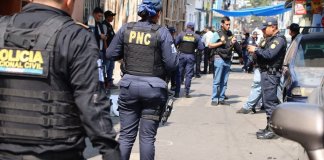 Agentes de la PNC se enfrentaron a pandilleros en la zona 7 de la ciudad en la tarde del sábado. Foto: PNC