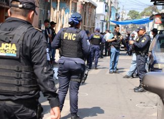 Agentes de la PNC se enfrentaron a pandilleros en la zona 7 de la ciudad en la tarde del sábado. Foto: PNC