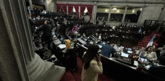 Los diputados aprobaron dos decretos, uno que fue una reforma por un error cometido por ellos, y distribuyeron las comisiones de trabajo. Foto: La Hora