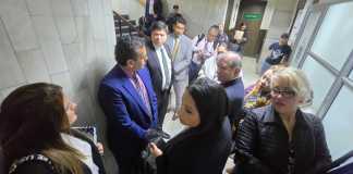 El juez Mario Hichos aplazó un día más la audiencia para dar a conocer su resolución sobre la petición realizada por magistrados del TSE. Foto La Hora: Sergio Osegueda