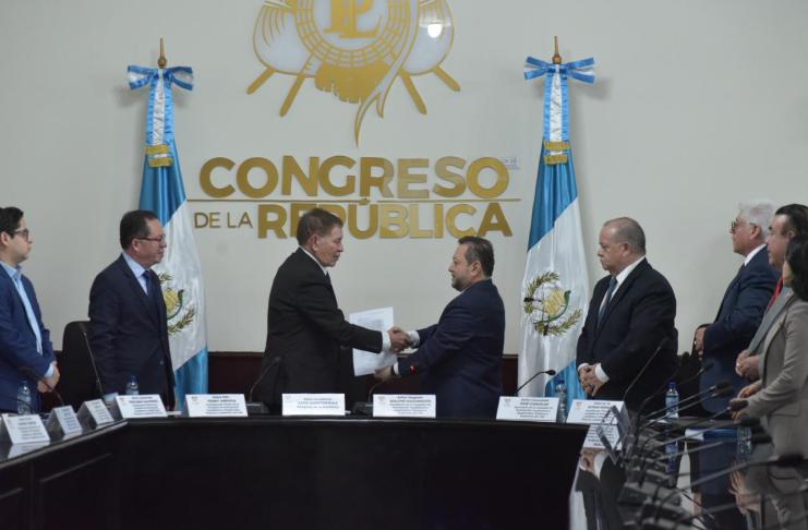 La Postuladora del TSE entregó la nómina de candidatos al Congreso. Foto La Hora: José Orozco