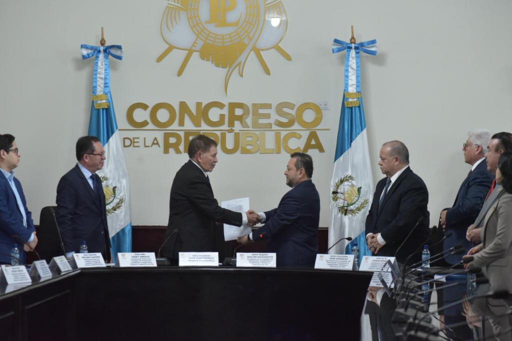 La Postuladora del TSE entregó la nómina de candidatos al Congreso. Foto La Hora: José Orozco