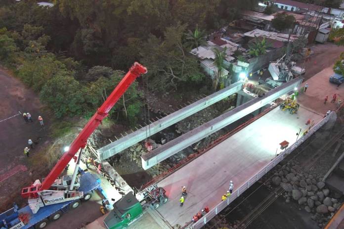 colocación de vigas del Puente Limoncillo.