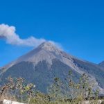 La actividad explosiva del volcán de Fuego puede ser seguida en vivo a través de cámaras de vigilancia instaladas en el sector.