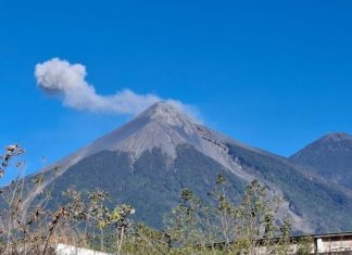 El volcán de Fuego continúa en erupción este martes 4 de julio, por lo que las autoridades han evacuado a cientos de personas. Sigue aquí la transmisión.