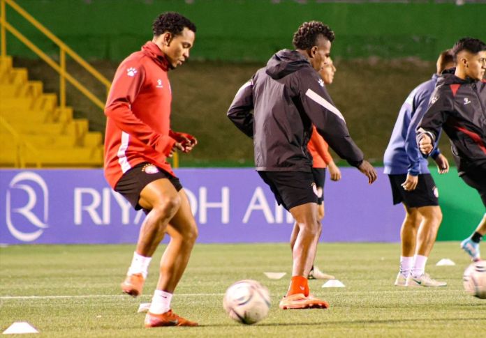 El equipo entrenó la noche de este martes 3 de febrero en el estadio Cementos Progreso antes de jugar su partido oficial ante Monterrey este miércoles, a las 7:00 p. m. Foto La Hora: Xelajú MC