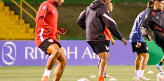 El equipo entrenó la noche de este martes 3 de febrero en el estadio Cementos Progreso antes de jugar su partido oficial ante Monterrey este miércoles, a las 7:00 p. m. Foto La Hora: Xelajú MC
