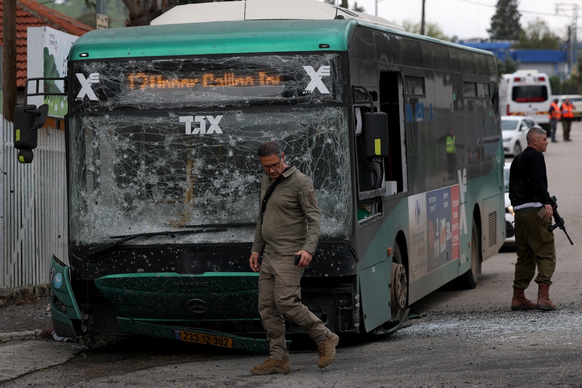 Irán y Hizbulá lanzan nueva ola de ataques contra Israel y bases de EE.UU. en el golfo Pérsico