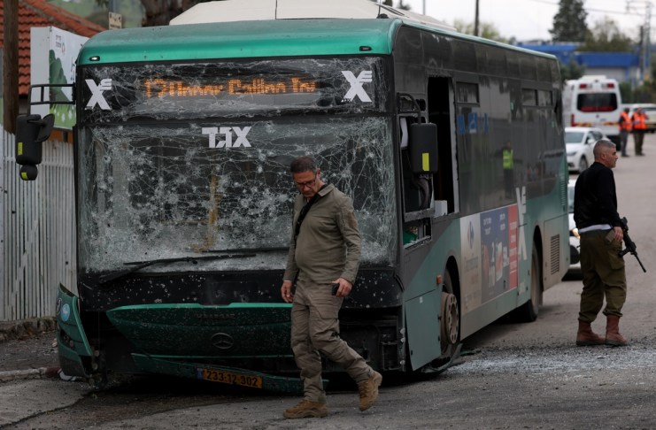 Daños causados por un misil de Hezbollah en ataques contra Israel en la ciudad Kiryat Shmona. Foto La Hora: EFE